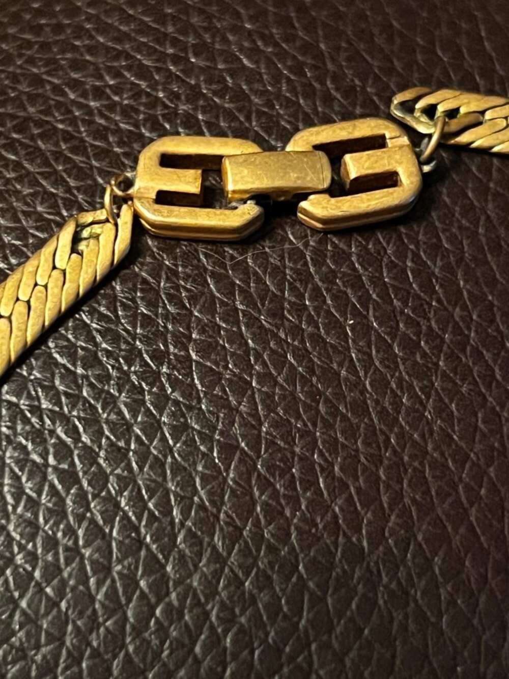 Givenchy Gold Tone Herringbone Chain Necklace With Chunky Clasp 19" - Picture 6 of 10